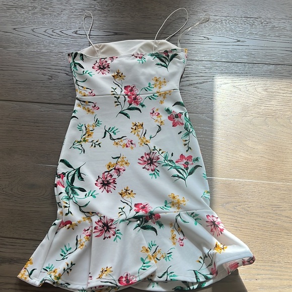 Fashionnova xs floral dress great condition only worn once no rips stains - Picture 3 of 5